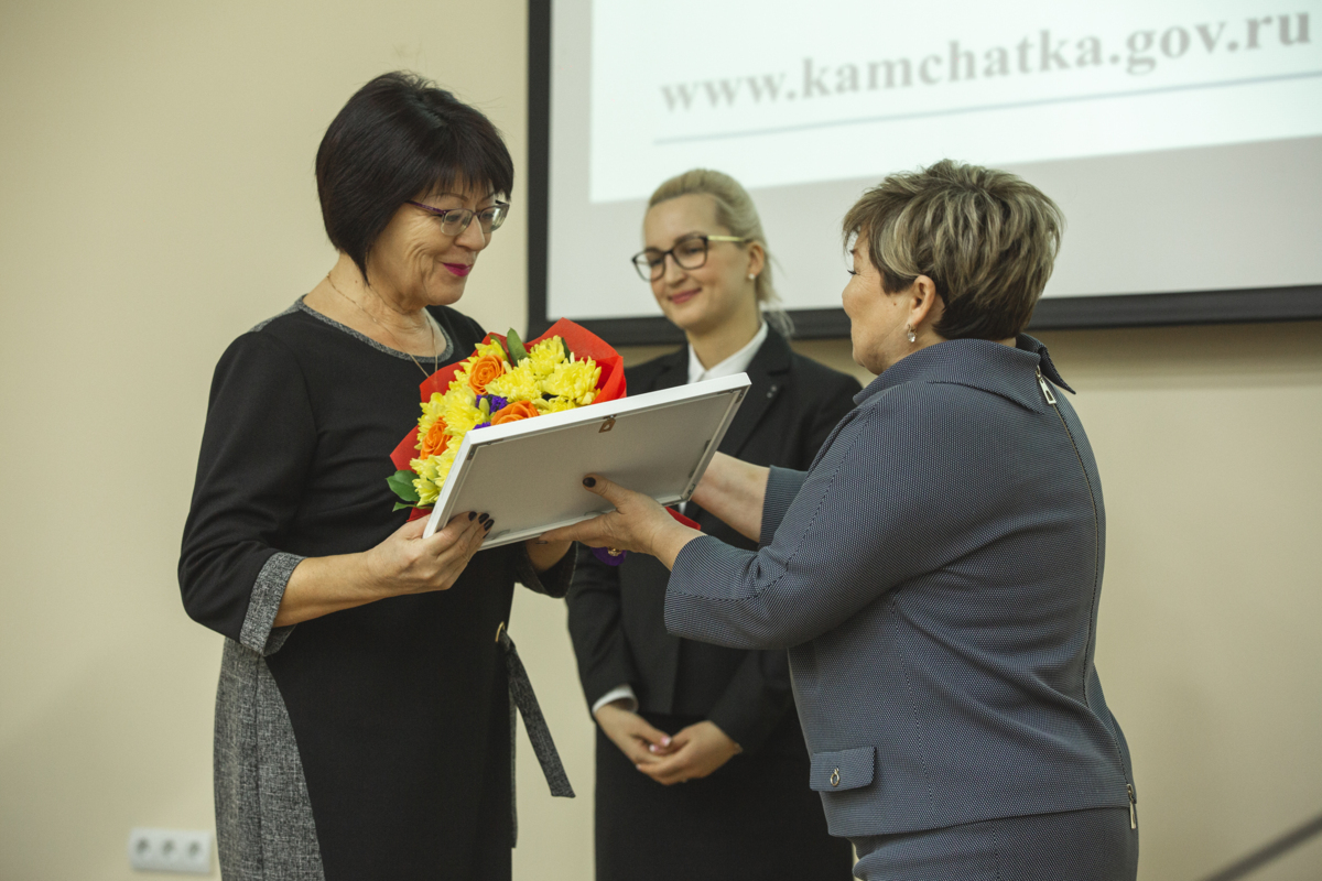 Победителей конкурса «Лучший государственный гражданский служащий Камчатского края» наградили на заседании Правительства субъекта